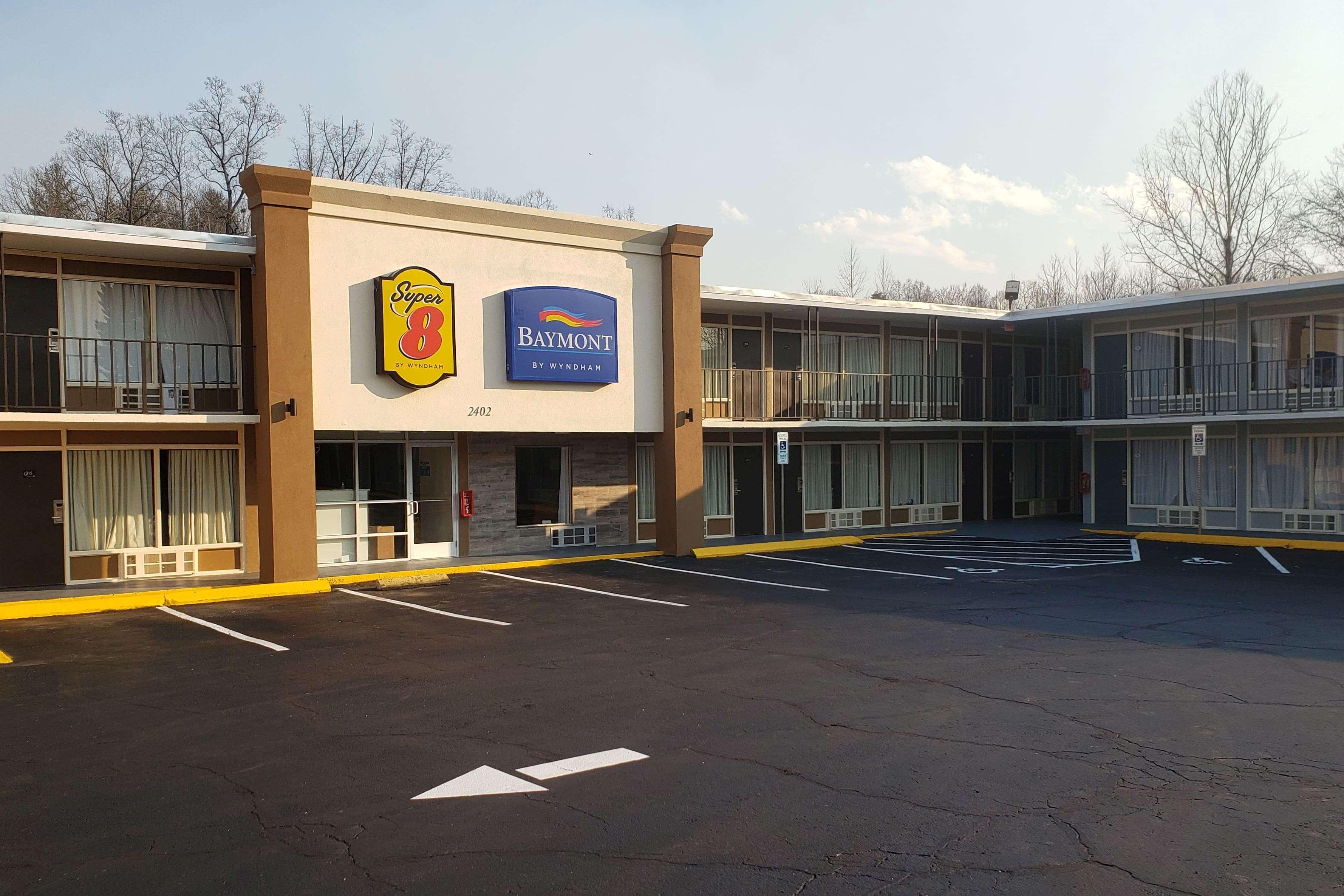 Baymont By Wyndham Morganton Motel Екстериор снимка