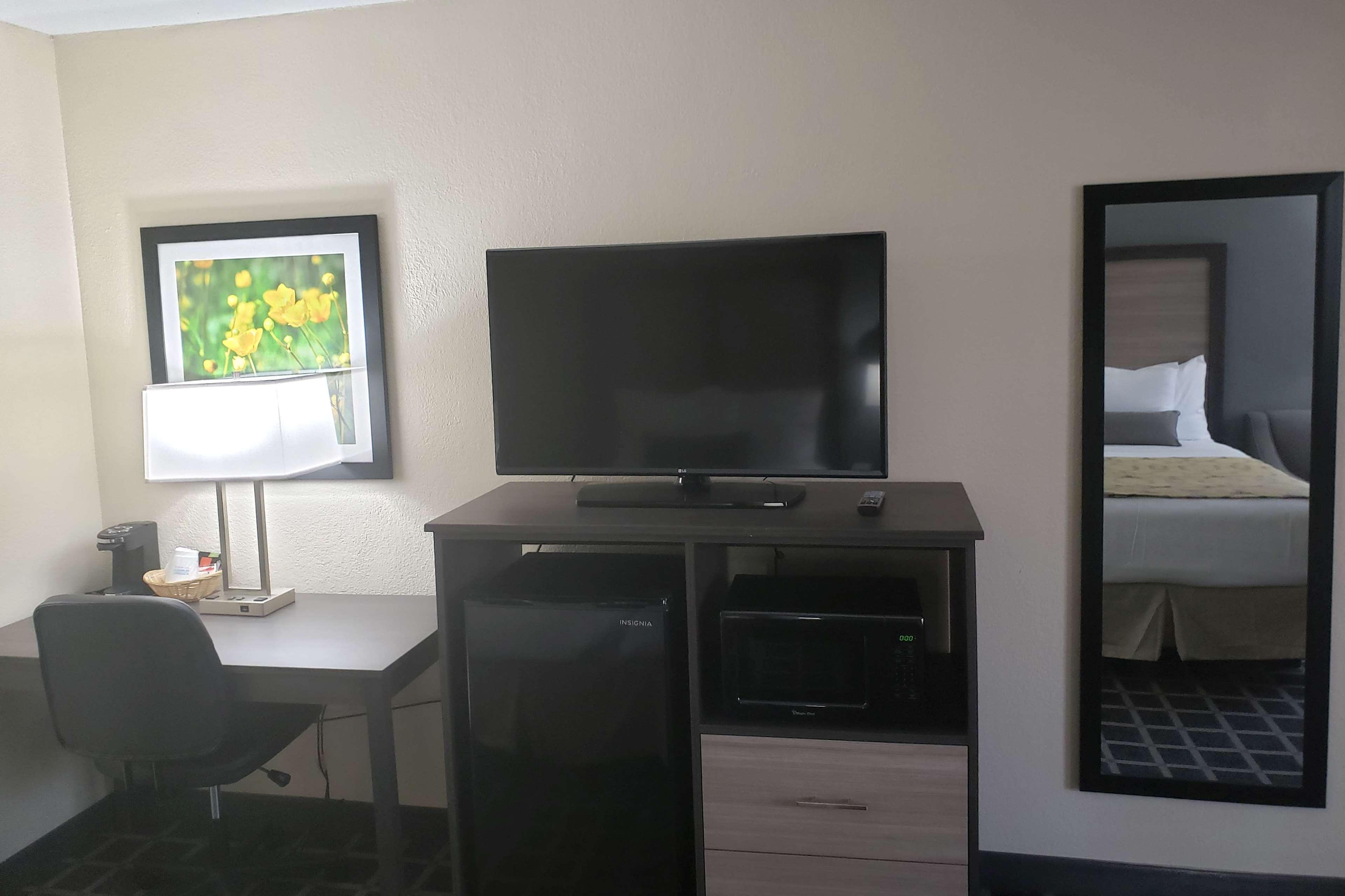 Baymont By Wyndham Morganton Motel Екстериор снимка