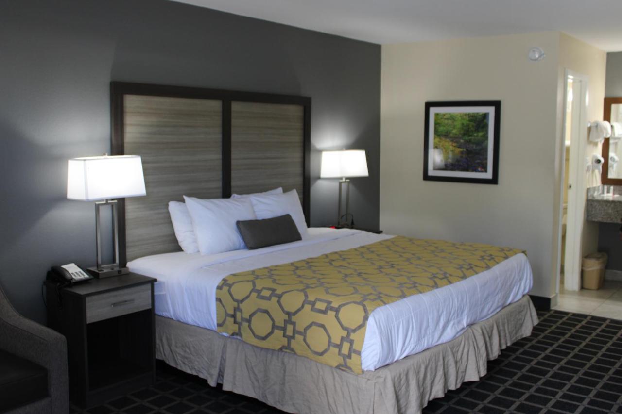 Baymont By Wyndham Morganton Motel Екстериор снимка